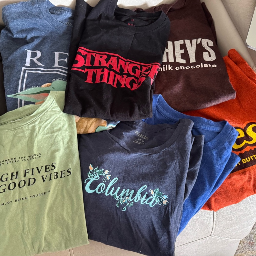 11 piece Girls’ Medium T-Shirt Bundles 11 short sleeve T-shirts